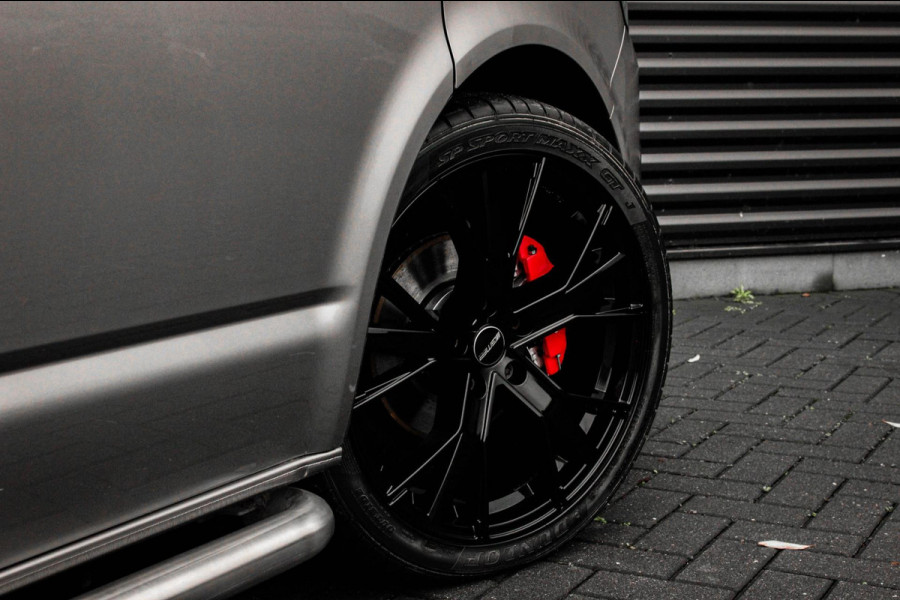Volkswagen Transporter 2.0 TDI L2H1 150PK / APPLE CARPLAY / VERLAAGD / LEDEREN BEKLEDING / FULL BLACK / TREKAAK / SPOILER / CRUISE