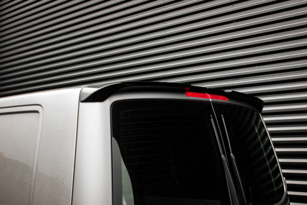 Volkswagen Transporter 2.0 TDI L2H1 150PK / APPLE CARPLAY / VERLAAGD / LEDEREN BEKLEDING / FULL BLACK / TREKAAK / SPOILER / CRUISE