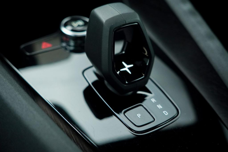 Polestar 2 Long Range Dual Motor Launch Edition 78kWh / Glasdak / BLIS / Trekhaak / Incl BTW