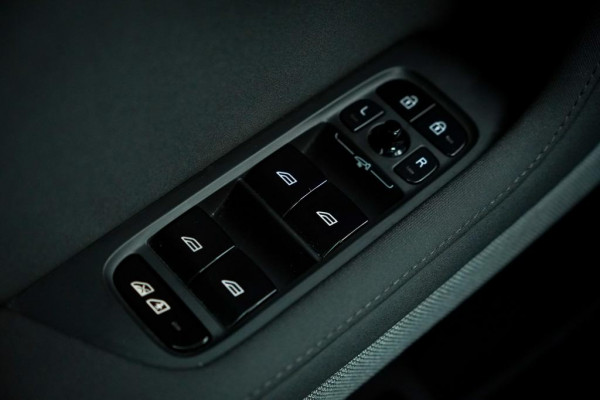 Polestar 2 Long Range Dual Motor Launch Edition 78kWh / Glasdak / BLIS / Trekhaak / Incl BTW