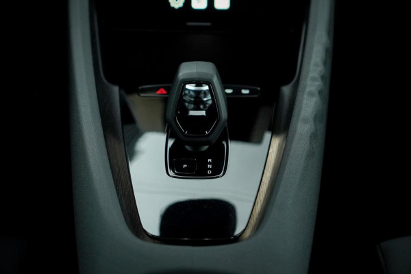 Polestar 2 Long Range Dual Motor Launch Edition 78kWh / Glasdak / BLIS / Trekhaak / Incl BTW