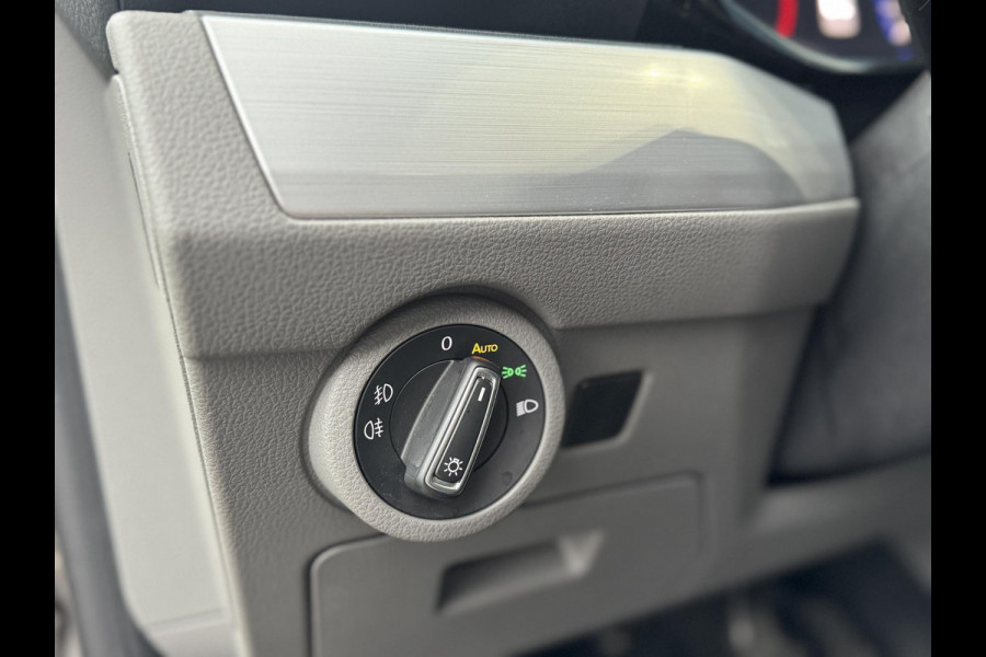 Volkswagen Transporter 2.0 TDI L2H1 30 DC DUBBEL CABINE / VIRTUAL COCKPIT / AUTOMAAT / CARPLAY / BULLI