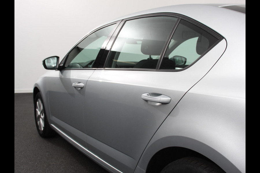 Škoda Octavia 1.5 TSI 150pk Automaat Ambition Business | Navigatie | Apple Carplay/ Android Auto | Climate control | Cruise control | Parkeersensoren | Voorstoelen verwarmd | Lichtmetalen velgen