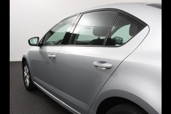 Škoda Octavia 1.5 TSI 150pk Automaat Ambition Business | Navigatie | Apple Carplay/ Android Auto | Climate control | Cruise control | Parkeersensoren | Voorstoelen verwarmd | Lichtmetalen velgen