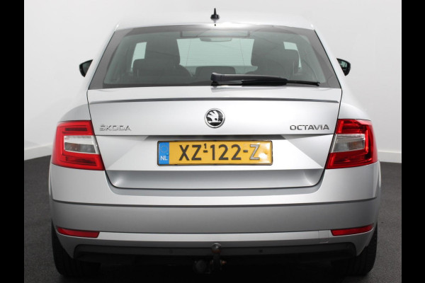 Škoda Octavia 1.5 TSI 150pk Automaat Ambition Business | Navigatie | Apple Carplay/ Android Auto | Climate control | Cruise control | Parkeersensoren | Voorstoelen verwarmd | Lichtmetalen velgen