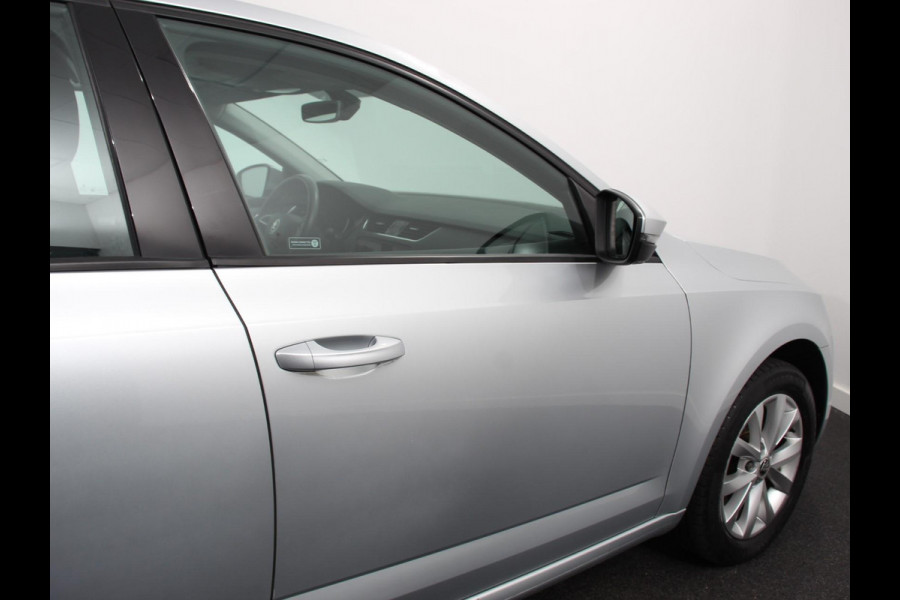 Škoda Octavia 1.5 TSI 150pk Automaat Ambition Business | Navigatie | Apple Carplay/ Android Auto | Climate control | Cruise control | Parkeersensoren | Voorstoelen verwarmd | Lichtmetalen velgen