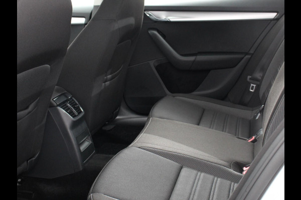 Škoda Octavia 1.5 TSI 150pk Automaat Ambition Business | Navigatie | Apple Carplay/ Android Auto | Climate control | Cruise control | Parkeersensoren | Voorstoelen verwarmd | Lichtmetalen velgen