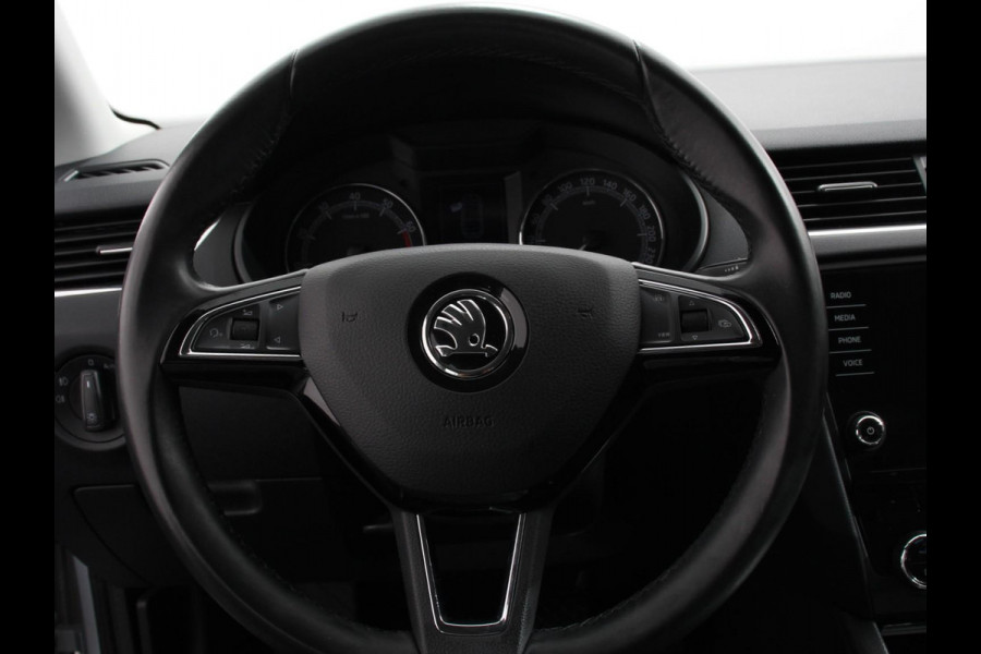 Škoda Octavia 1.5 TSI 150pk Automaat Ambition Business | Navigatie | Apple Carplay/ Android Auto | Climate control | Cruise control | Parkeersensoren | Voorstoelen verwarmd | Lichtmetalen velgen