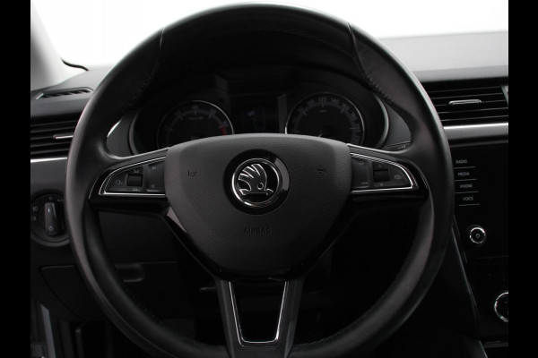 Škoda Octavia 1.5 TSI 150pk Automaat Ambition Business | Navigatie | Apple Carplay/ Android Auto | Climate control | Cruise control | Parkeersensoren | Voorstoelen verwarmd | Lichtmetalen velgen