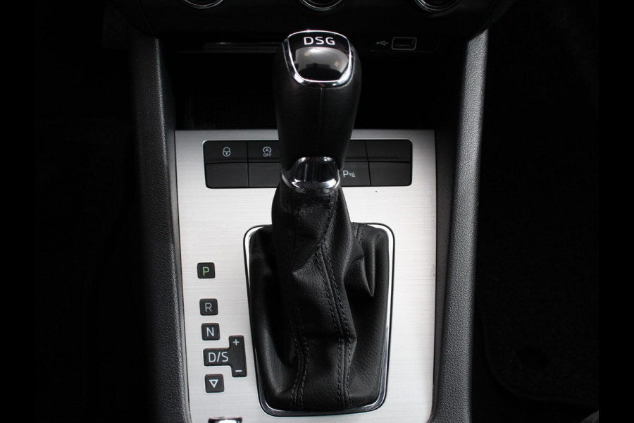 Škoda Octavia 1.5 TSI 150pk Automaat Ambition Business | Navigatie | Apple Carplay/ Android Auto | Climate control | Cruise control | Parkeersensoren | Voorstoelen verwarmd | Lichtmetalen velgen