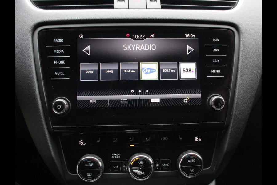Škoda Octavia 1.5 TSI 150pk Automaat Ambition Business | Navigatie | Apple Carplay/ Android Auto | Climate control | Cruise control | Parkeersensoren | Voorstoelen verwarmd | Lichtmetalen velgen