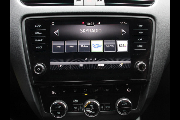 Škoda Octavia 1.5 TSI 150pk Automaat Ambition Business | Navigatie | Apple Carplay/ Android Auto | Climate control | Cruise control | Parkeersensoren | Voorstoelen verwarmd | Lichtmetalen velgen