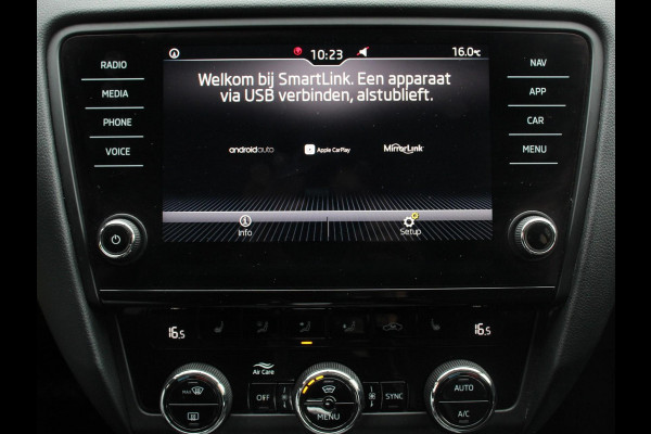 Škoda Octavia 1.5 TSI 150pk Automaat Ambition Business | Navigatie | Apple Carplay/ Android Auto | Climate control | Cruise control | Parkeersensoren | Voorstoelen verwarmd | Lichtmetalen velgen