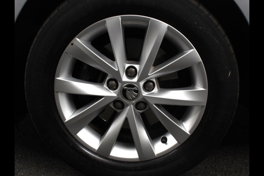 Škoda Octavia 1.5 TSI 150pk Automaat Ambition Business | Navigatie | Apple Carplay/ Android Auto | Climate control | Cruise control | Parkeersensoren | Voorstoelen verwarmd | Lichtmetalen velgen