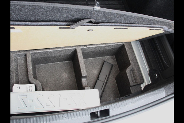 Škoda Octavia 1.5 TSI 150pk Automaat Ambition Business | Navigatie | Apple Carplay/ Android Auto | Climate control | Cruise control | Parkeersensoren | Voorstoelen verwarmd | Lichtmetalen velgen