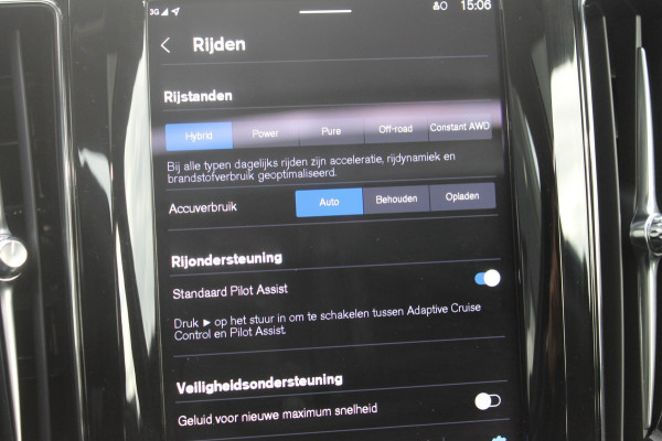 Volvo XC60 T6 350PK Automaat Plug-in hybrid AWD Ultra Dark Head-up display / Semi elektrisch wegklapbare trekhaak / Panoramisch schuif-kanteldak / Harman Kardon audio