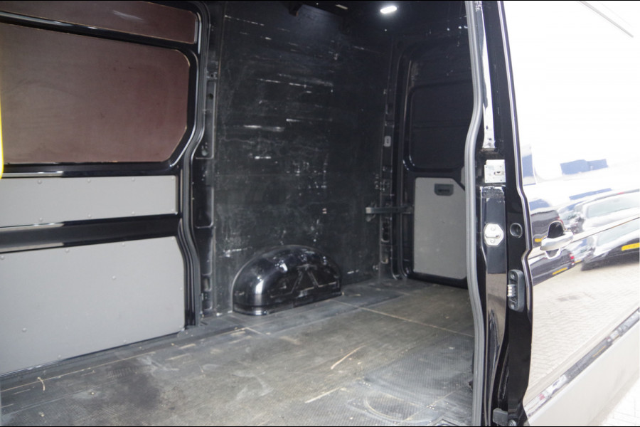 Volkswagen Crafter 35 2.0 TDI L3H3 177PK AUT. 2X SCHUIFDEUR, LED, LEDER, TREKHAAK, ZONNEKLEP LED, CAMERA, CRUISE, NAVI, AIRCO