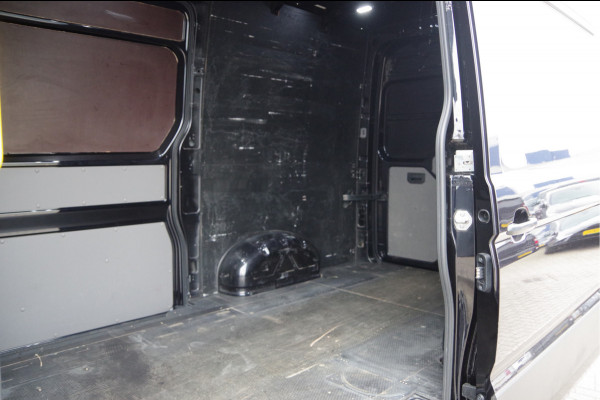 Volkswagen Crafter 35 2.0 TDI L3H3 177PK AUT. 2X SCHUIFDEUR, LED, LEDER, TREKHAAK, ZONNEKLEP LED, CAMERA, CRUISE, NAVI, AIRCO