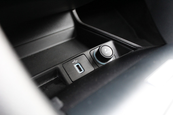 Ford Mondeo Wagon 2.0 IVCT 190PK HEV Titanium | Panoramadak | Elektr. Trekhaak | Dealer Onderhouden | BLIS | Winterpack