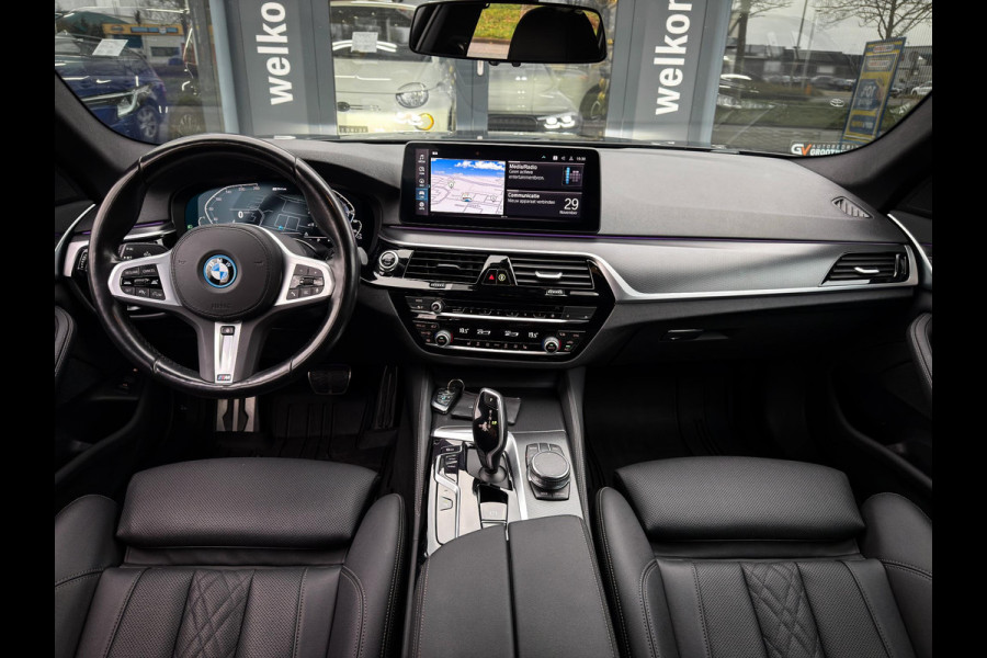 BMW 5 Serie Touring 530e Business Edition Plus M-Sport|Panorama|Shadow|Trekhaak|Stoel/stuurverwarming