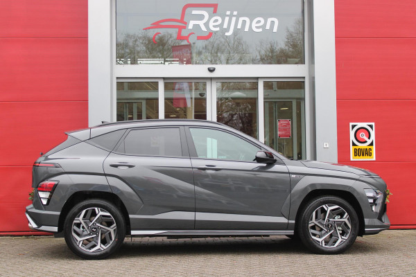 Hyundai Kona 1.6 GDI 130PK HEV N LINE | *NIEUWE AUTO!* | NAVIGATIE | DRAADLOZE APPLE CARPLAY/ANDROID AUTO | ADAPTIVE CRUISE CONTROL | CLIMATE CONTROL | DODEHOEK DETECTIE | DRAADLOZE TELEFOONLADER |  18" LICHTMETALEN VELGEN | ACHTERUITRIJ CAMERA | PARKEERSENSOREN VOOR EN ACHTER | KEYLESS ENTRY/START | DAB+ RADIO | ELEKTRISCH BEDIENBARE ACHTERKLEP | SFEER VERLICHTING | FULL LED KOPLAMPEN |