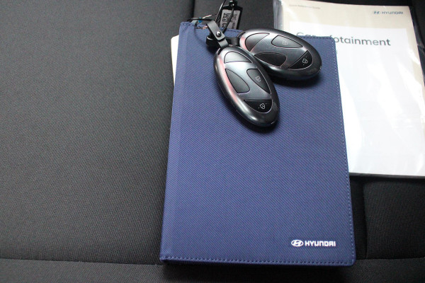 Hyundai Kona 1.6 GDI 130PK HEV N LINE | *NIEUWE AUTO!* | NAVIGATIE | DRAADLOZE APPLE CARPLAY/ANDROID AUTO | ADAPTIVE CRUISE CONTROL | CLIMATE CONTROL | DODEHOEK DETECTIE | DRAADLOZE TELEFOONLADER |  18" LICHTMETALEN VELGEN | ACHTERUITRIJ CAMERA | PARKEERSENSOREN VOOR EN ACHTER | KEYLESS ENTRY/START | DAB+ RADIO | ELEKTRISCH BEDIENBARE ACHTERKLEP | SFEER VERLICHTING | FULL LED KOPLAMPEN |