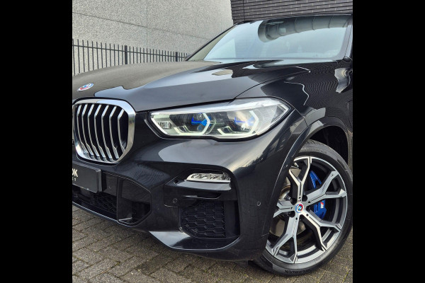 BMW X5 xDrive45e High Executive M Sport / Panoramadak / Achterasbesturing / Head Up Display / Comfortstoel / Driving Assistant Professional / Stuurwielverwarming / Trekhaak / Comforttoegang