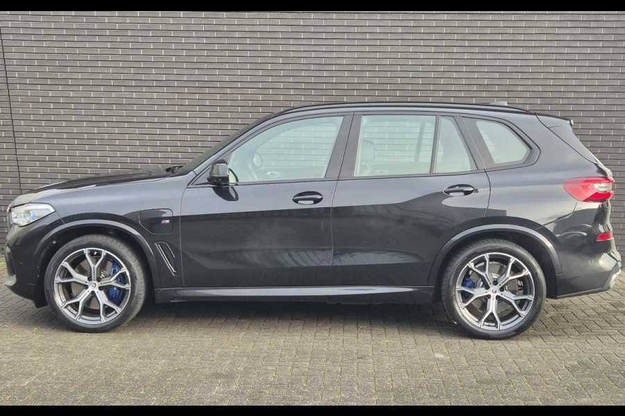 BMW X5 xDrive45e High Executive M Sport / Panoramadak / Achterasbesturing / Head Up Display / Comfortstoel / Driving Assistant Professional / Stuurwielverwarming / Trekhaak / Comforttoegang
