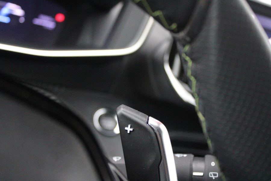 Peugeot 2008 1.2 Hybrid 145PK GT | DRAADLOZE APPLE CARPLAY/ANDROID AUTO | ACHTERUITRIJ CAMERA | KEYLESS ENTRY/START | PARKEERSENSOREN VOOR EN ACHTER | FULL LED KOPLAMPEN | CRUISE CONTROL | DAB+ RADIO | LICHTMETALEN VELGEN 17" | DRAADLOZE TELEFOONLADER |