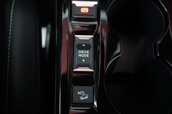 Peugeot 2008 1.2 Hybrid 145PK GT | DRAADLOZE APPLE CARPLAY/ANDROID AUTO | ACHTERUITRIJ CAMERA | KEYLESS ENTRY/START | PARKEERSENSOREN VOOR EN ACHTER | FULL LED KOPLAMPEN | CRUISE CONTROL | DAB+ RADIO | LICHTMETALEN VELGEN 17" | DRAADLOZE TELEFOONLADER |