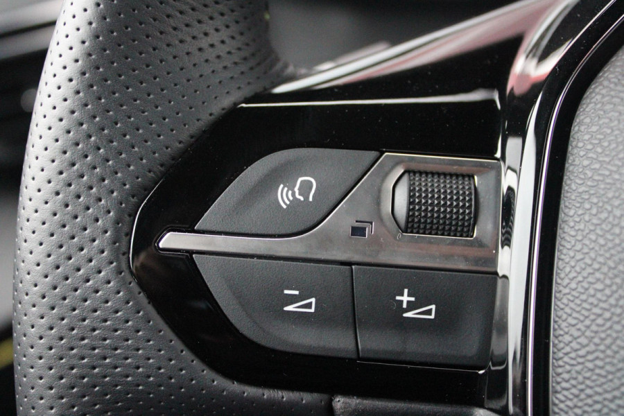 Peugeot 2008 1.2 Hybrid 145PK GT | DRAADLOZE APPLE CARPLAY/ANDROID AUTO | ACHTERUITRIJ CAMERA | KEYLESS ENTRY/START | PARKEERSENSOREN VOOR EN ACHTER | FULL LED KOPLAMPEN | CRUISE CONTROL | DAB+ RADIO | LICHTMETALEN VELGEN 17" | DRAADLOZE TELEFOONLADER |
