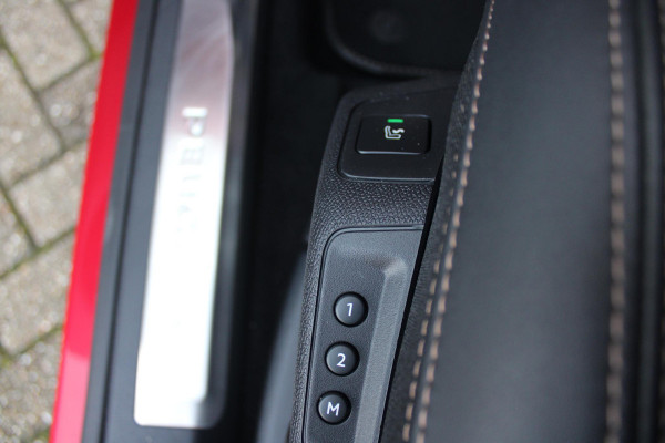 Peugeot 3008 1.6 HYbrid 225PK GT PACK BUSINESS | AFNEEMBARE TREKHAAK | PANORAMISCH SCHUIF/KANTEL DAK | ELEKTRISCH BEDIENBARE BESTUURDERSSTOEL MET GEHEUGENFUNCTIE | FOCAL AUDIO SYSTEM | ELEKTRISCH BEDIENARE ACHTERKLEP | KEYLESS ENTRY/START | 360° CAMERA | 19" LICHTMETALEN VELGEN | BLACK PACK | STOEL VERWARMING | MASSAGE STOEL | FULL LED KOPLAMPEN | APPLE CARPLAY/ANDROID AUTO |