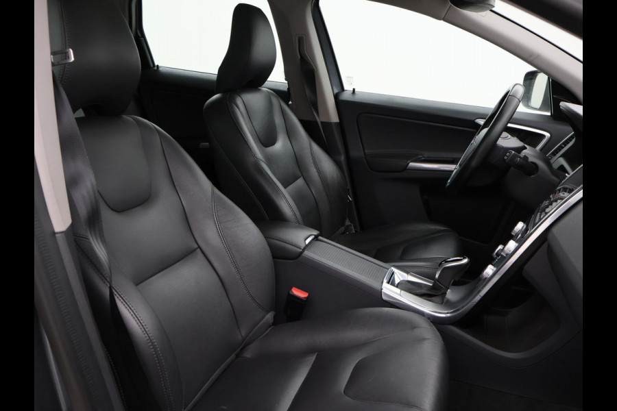Volvo XC60 2.0 T5 FWD 245 PK POLAR+ PANORAMA | LEDER | TREKHAAK | STOELVERW.