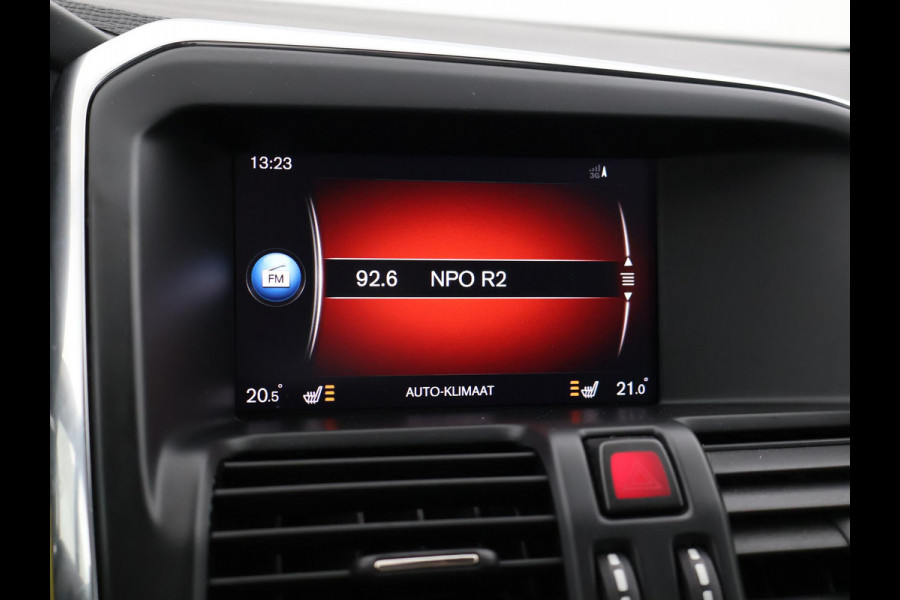 Volvo XC60 2.0 T5 FWD 245 PK POLAR+ PANORAMA | LEDER | TREKHAAK | STOELVERW.