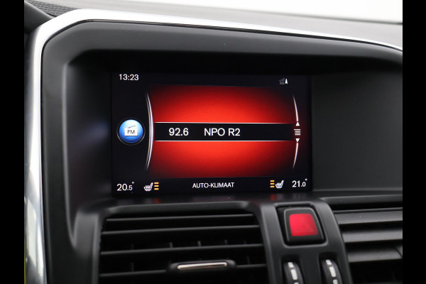 Volvo XC60 2.0 T5 FWD 245 PK POLAR+ PANORAMA | LEDER | TREKHAAK | STOELVERW.