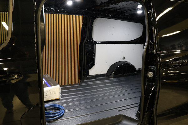 Ford E-Transit Custom 320 L2H1 Limited 65 kWh 218 PK | 328 KM Range | ACC | Blind Spot | L+R Schuifdeur | LED Koplampen + achterlichten | Stuur- en stoelverwarming | CarPlay | Camera | Zero Emission