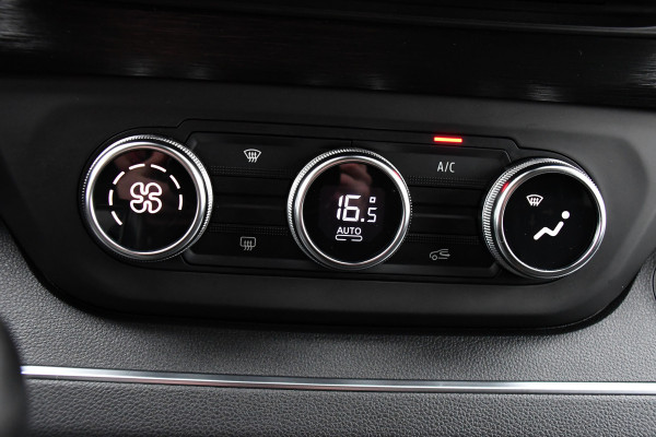 Renault Trafic 2.0 dCi 170 L1H1 Luxe Black Edition Adaptieve Cruise, Camera, Carplay, 170pk, Automaat, LED, Clima, Stoelverwarming, Multimedia, Uniek!