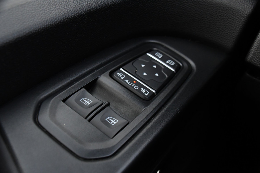 Nissan Primastar 2.0 dCi L2H1 PB Edition Camera, Cruise, Carplay, LED, 150pk, Keyless, Automaat, Trekhaak, Multimedia, Sensoren, Uniek!