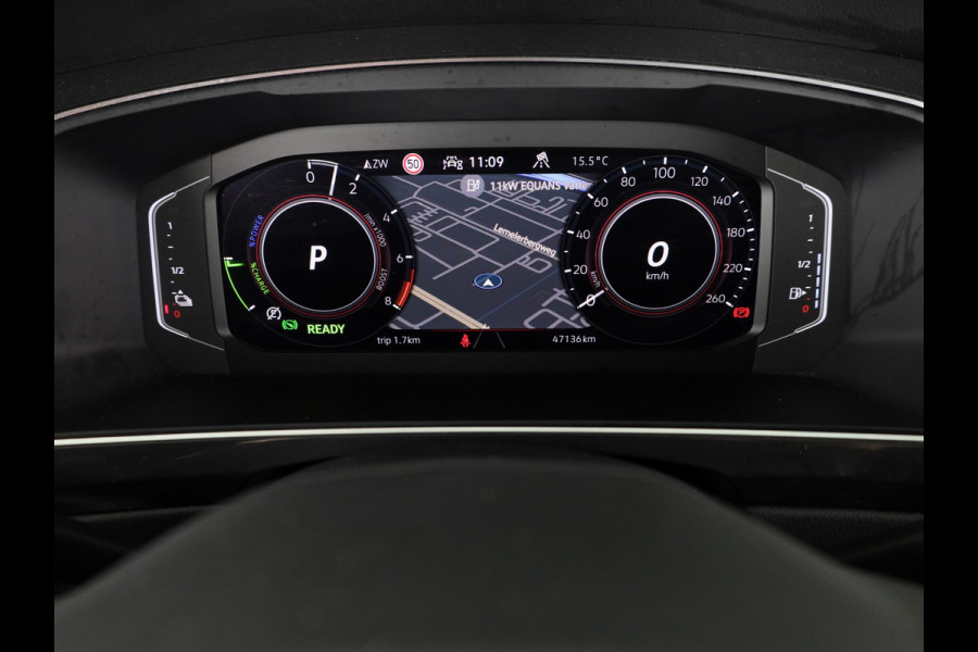 Volkswagen Tiguan 1.4 TSI eHybrid Life/Active 245 pk Automaat (DSG) | Navigatie | Panoramadak | Parkeersensoren (Park assist) | Rondomzicht camera | Stoelverwarming v/a |