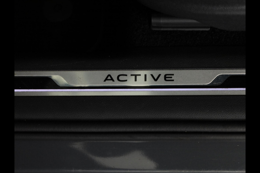 Volkswagen Tiguan 1.4 TSI eHybrid Life/Active 245 pk Automaat (DSG) | Navigatie | Panoramadak | Parkeersensoren (Park assist) | Rondomzicht camera | Stoelverwarming v/a |