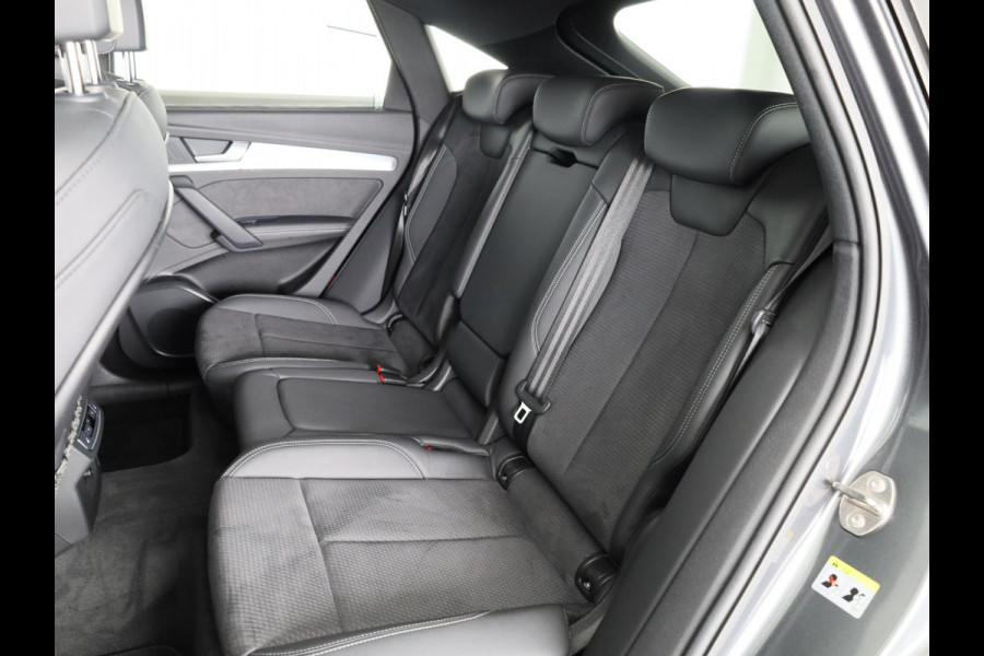 Audi Q5 Sportback 50 TFSI e S edition 299 pk S-tronic | Navigatie | Panoramadak | Trekhaak (wegklapbaar) | Parkeersensoren (Park assist) | Rondomzicht camera | Stoelverwarming v/a | S-Line |