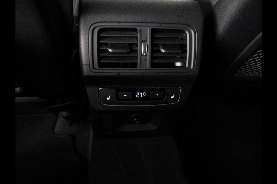 Audi Q5 Sportback 50 TFSI e S edition 299 pk S-tronic | Navigatie | Panoramadak | Trekhaak (wegklapbaar) | Parkeersensoren (Park assist) | Rondomzicht camera | Stoelverwarming v/a | S-Line |