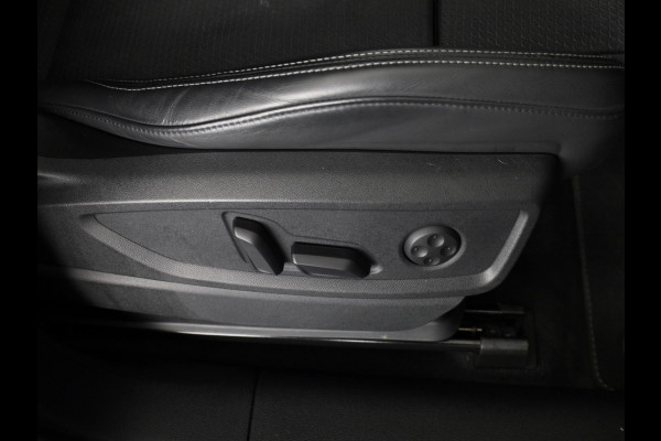 Audi Q5 Sportback 50 TFSI e S edition 299 pk S-tronic | Navigatie | Panoramadak | Trekhaak (wegklapbaar) | Parkeersensoren (Park assist) | Rondomzicht camera | Stoelverwarming v/a | S-Line |