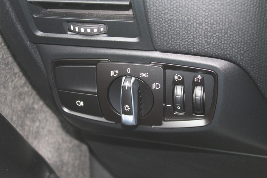 BMW i3 S Dark Shadow Edition 120Ah 42 kWh / Camera / Navigatie / 20'' / Stoelverwarming / DAB / LED / Cruise Control