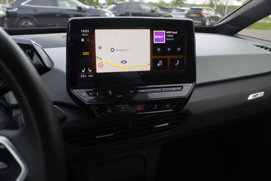Volkswagen ID.3 First Plus 58 kWh / Camera / Keyless / Matrix LED / Interieurvoorverwarming / 19'' / DAB / 19'' / Navigatie / ACC
