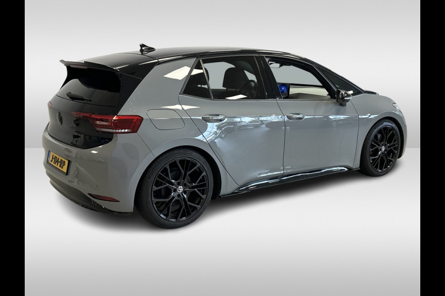 Volkswagen ID.3 First Plus 58 kWh / Camera / Keyless / Matrix LED / Interieurvoorverwarming / 19'' / DAB / 19'' / Navigatie / ACC