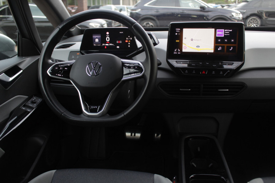 Volkswagen ID.3 First Plus 58 kWh SOH 93,5% / Camera / Keyless / Matrix LED / Interieurvoorverwarming / 19'' / DAB / 19'' / Navigatie / ACC