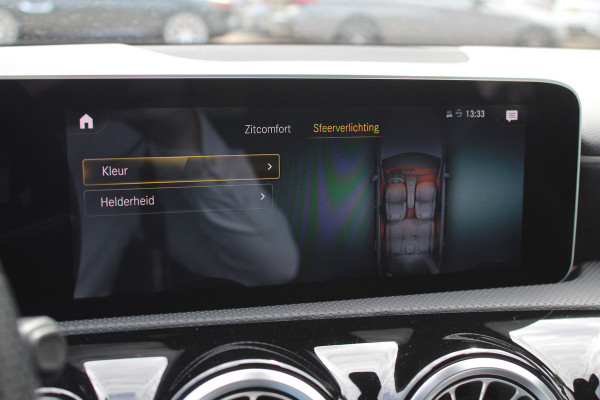 Mercedes-Benz A-Klasse 180 Business Solution AMG / Camera / Navigatie / 18'' / Dodehoek / Stoelverwarming / Cruise Control