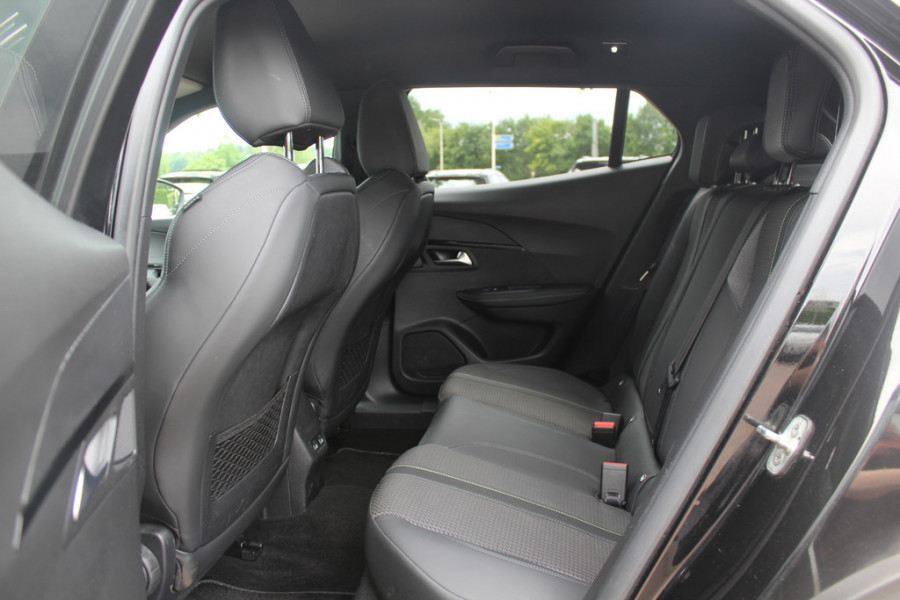 Peugeot e-2008 EV GT 50 kWh / SOH 92% / Camera / Half leder / Virtual Cockpit / 17'' / LED Koplampen / Keyless / Navigatie / Stoelverwarming / Cruise Control
