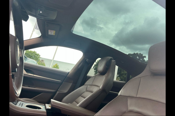 Porsche Taycan 4S Performance 84 kWh / Panoramadak / Camera / Passenger Display / PDCC / Luchtvering / 20'' / Sportdesign+Chrono / Stoelventilatie / Stoelverwarming 4x / Bose / Warmtepomp